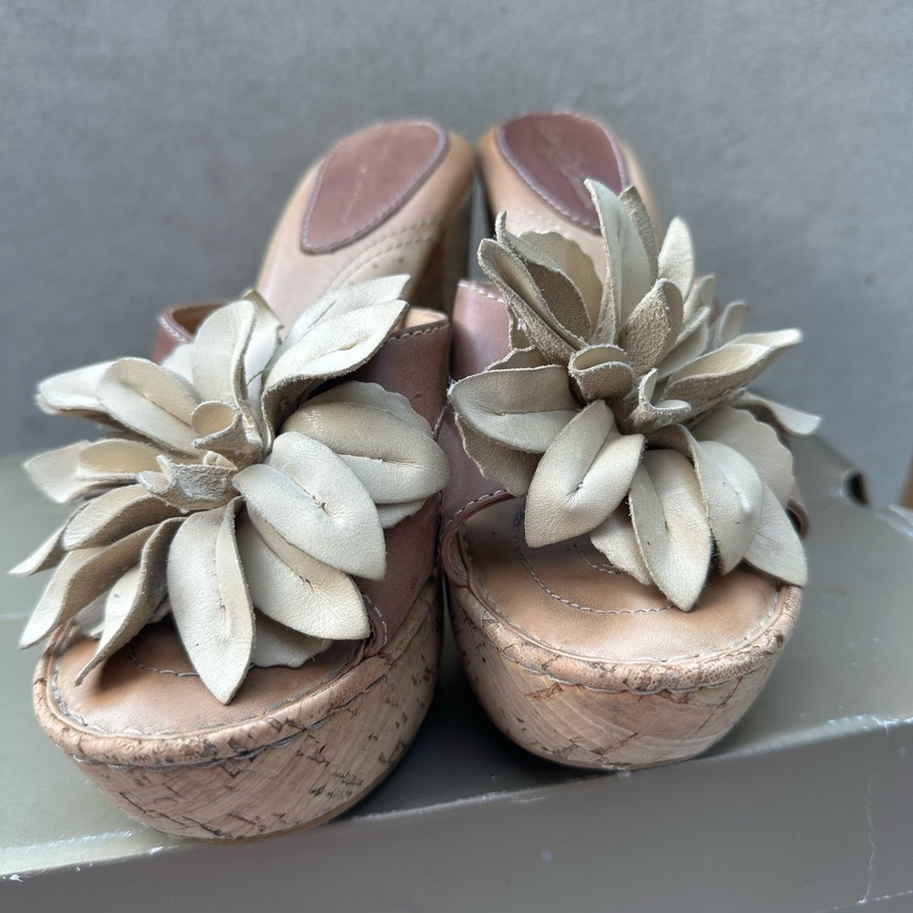 Born crown comfort Floral Beige Wedge Sandals